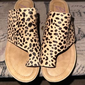 Leopard print slides size 7 , excellent condition.